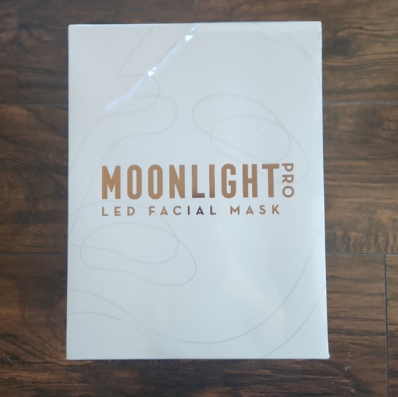 LED Facial Mask - Picture 2 of 3